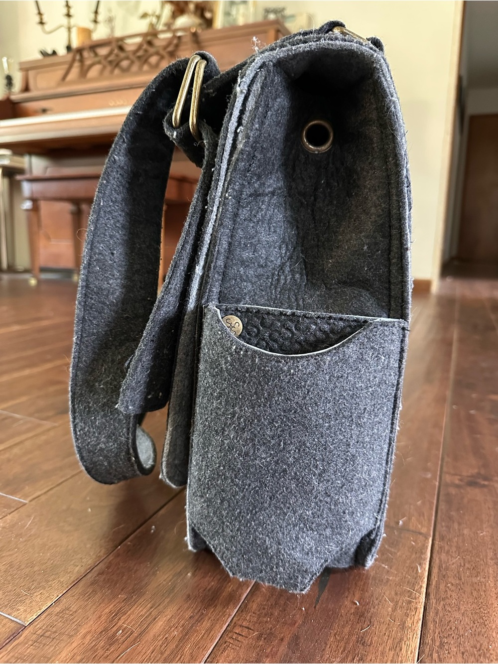 Sons of Trade messenger style diaper bag - Picture 4 of 8